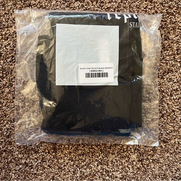 NEW Taylor Swift Reputation Tee - Picture 4 of 5